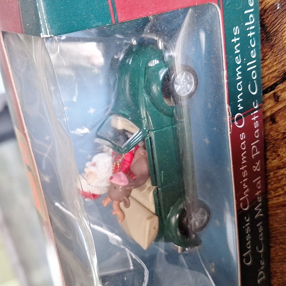 1998 Classic Christmas Ornament - Picture 2 of 4